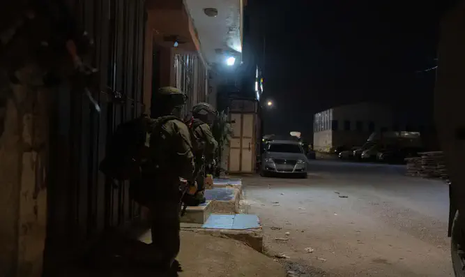 3 suspects arrested, weapons seized in raid in Shechem
