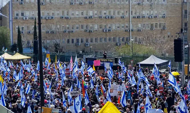 Jerusalem's protests reach Knesset