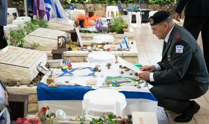 Tribute ceremony held on Mt. Herzl