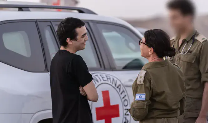 American-Israeli hostage Edan Alexander arrives in Israel