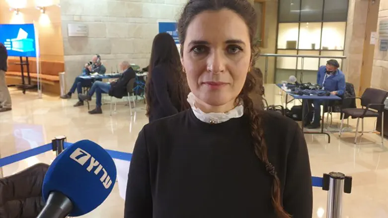 Эмили Моати