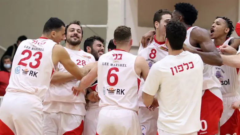 שחקני הגלבוע חוגגים