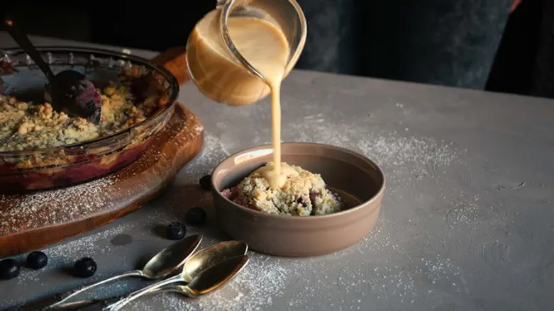 קרמבל תפוחים ואוכמניות