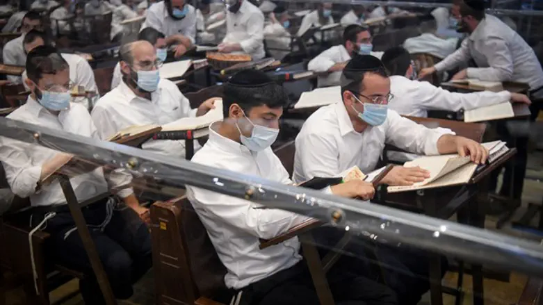 Yeshiva students learn in wake of COVID
