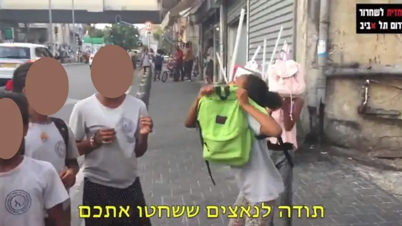 ילדות אפריקניות בהתבטאות אנטישמית בסיור ועדת הכלכלה בדרום ת"א