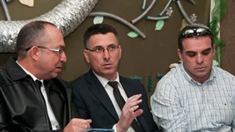 גדעון סער היום באפרת.