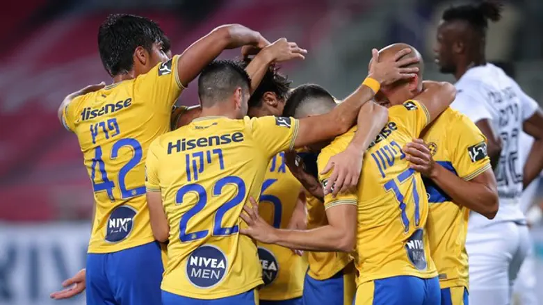 שחקני מכבי חוגגים הערב מול חדרה