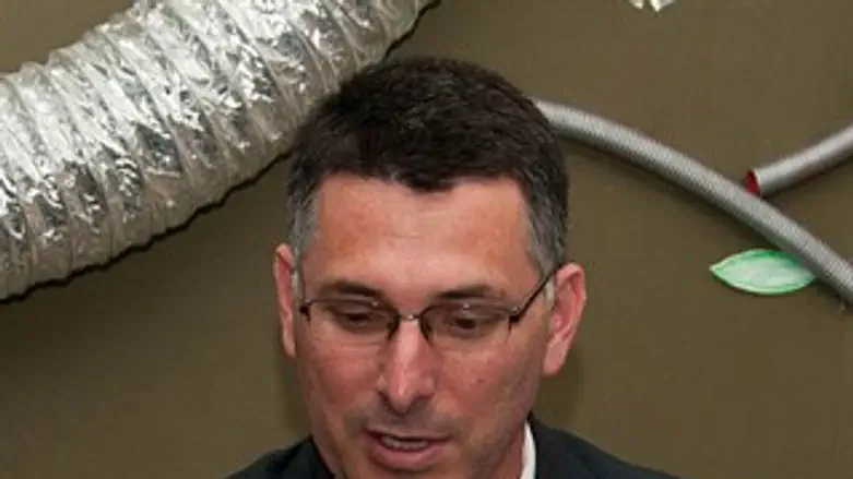 לא להשלות. סער