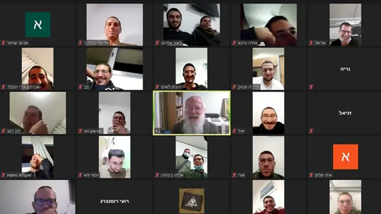 הרב בלומנצוויג בשיעור זום לתלמידים חולי קורונה