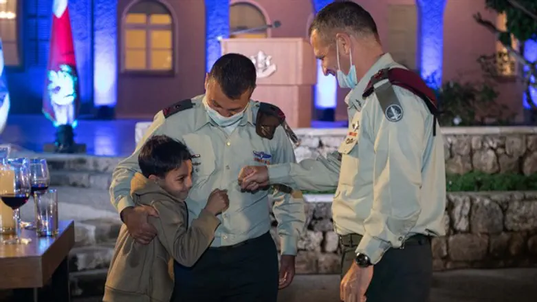 כוכבי עם עשור ובנו