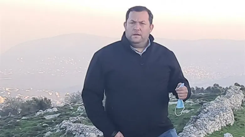 Yossi Dagan at the altar of Joshua