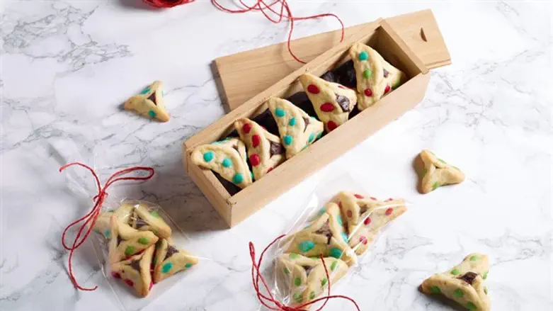 אזני המן מנוקדות