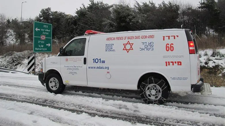 אמבולנס מד"א בשלג