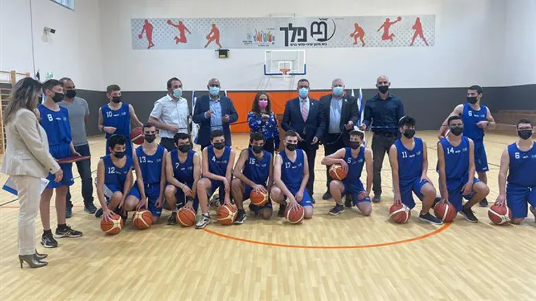 ראש העיר ליאון באולם החדש