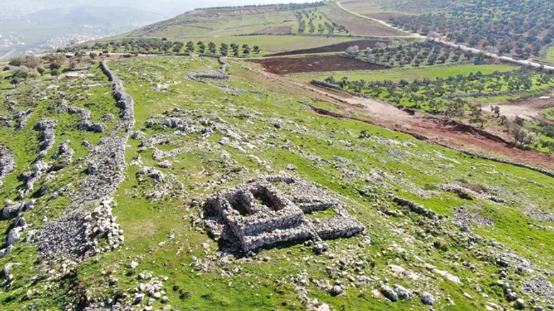 מזבח יהושע בהר עיבל