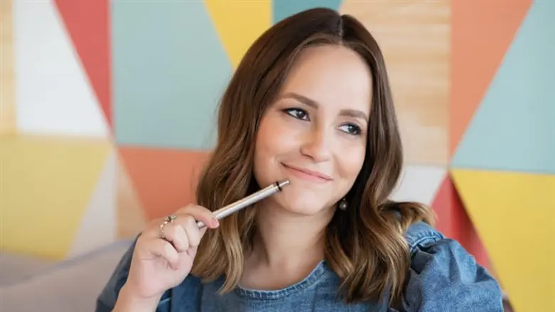 אסתי גרינברג, מגישת התוכנית