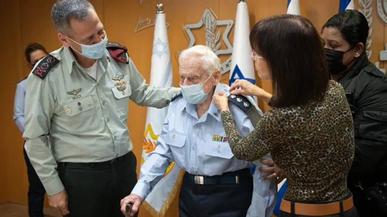 אלכס זילוני מקבל את הדרגה