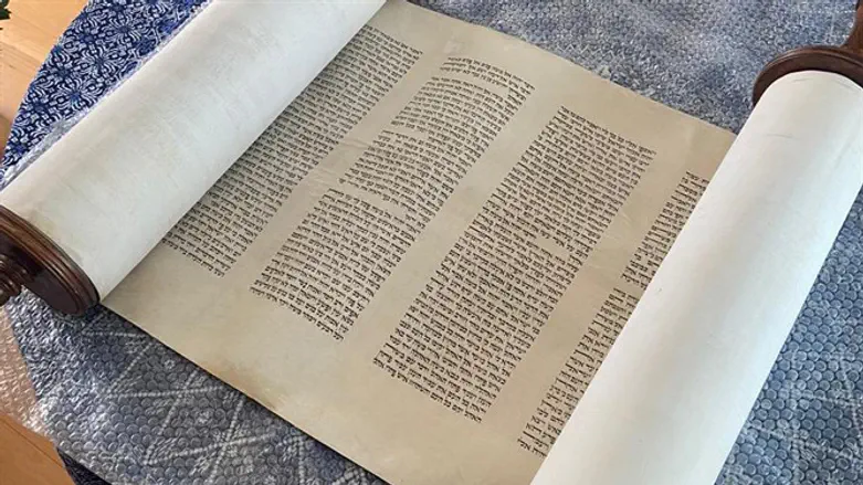 The lost Torah scroll of Dordrecht, the Netherlands, was kept in good condition