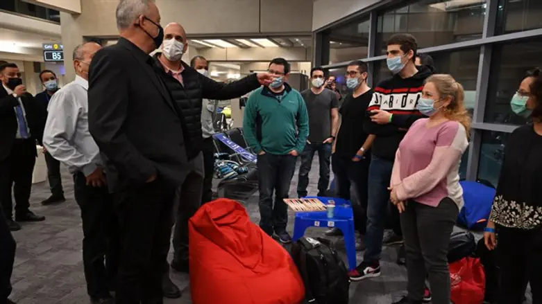 בני גנץ בנתב"ג