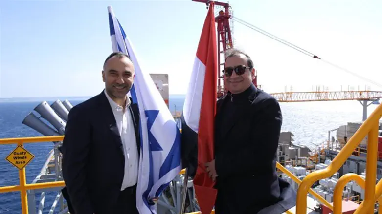 השר המצרי על האסדה