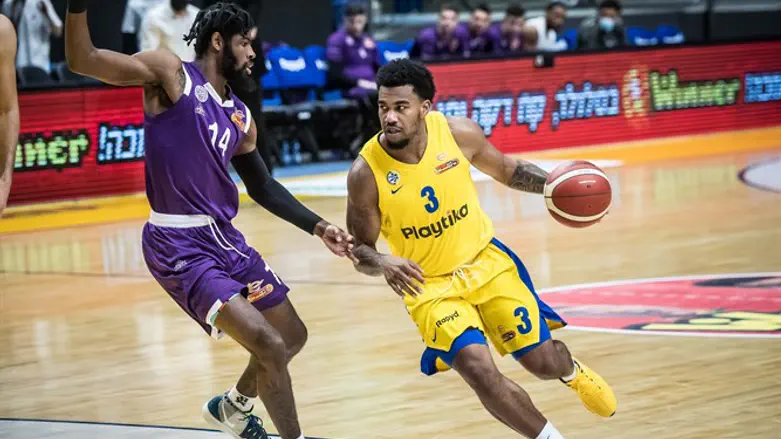 כריס גו'נס מול נהריה