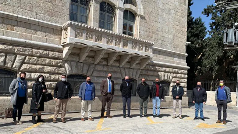 גלנט עם המזכ''לים