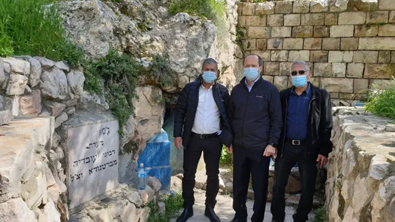 Nir Barkat on tour of Yemenite village and Shiloah village