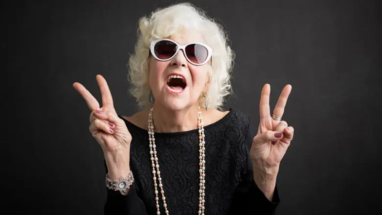 נראית צעירה לגילה?