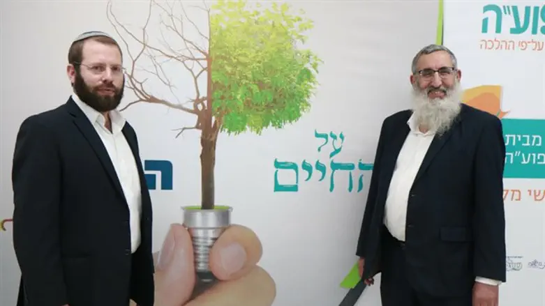 הרב צבי ארנון והרב אריאל וידר - ראשי אגף 'קדושת החיים' במכון פוע"ה