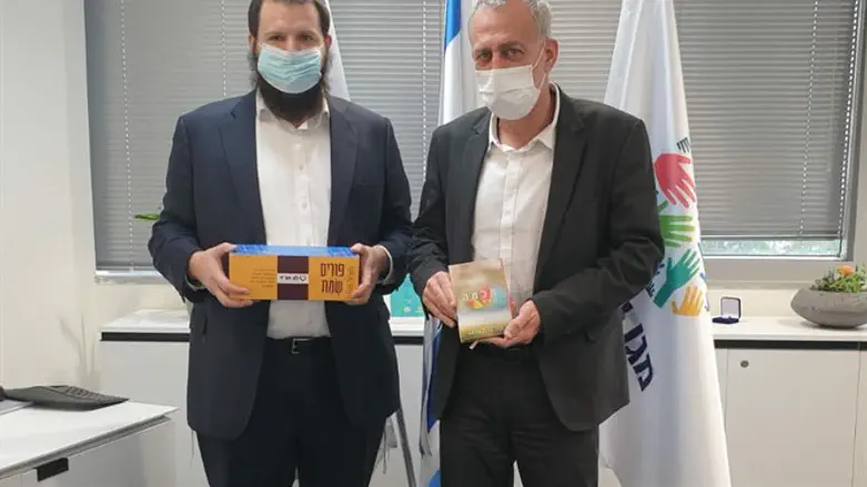 ממונה הקורונה עם שליח חב"ד