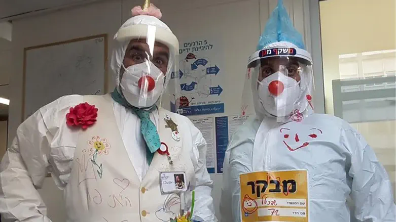 ליצנים רפואיים במחלקת קןרונה