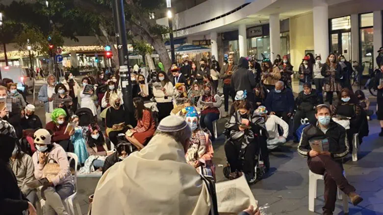 Megillah reading in Tel Aviv