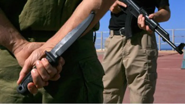 סכין. שני המחבלים נעצרו