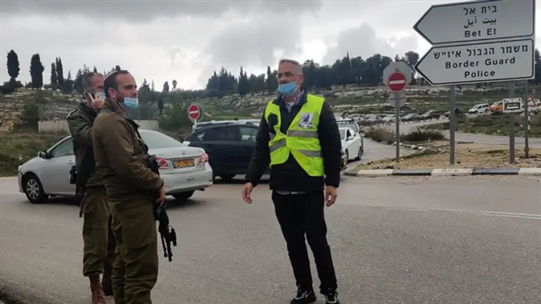 ראש המועצה בצומת. הבוקר