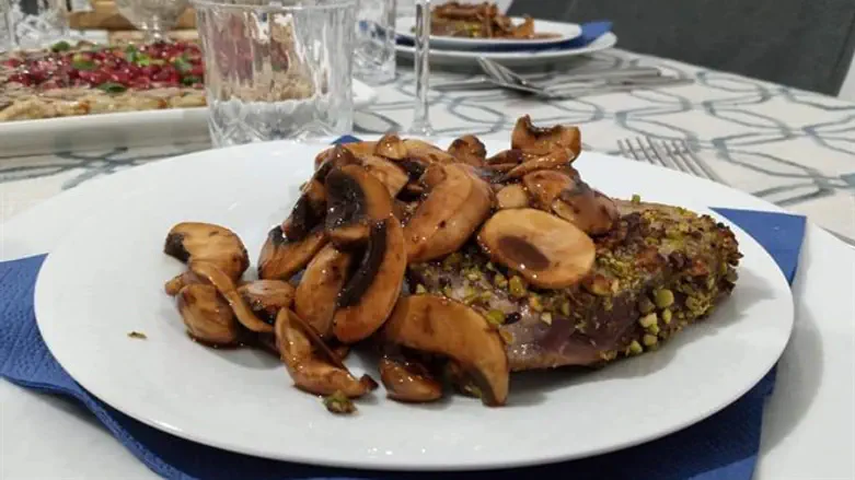 סטייק טונה אדומה בטריאקי