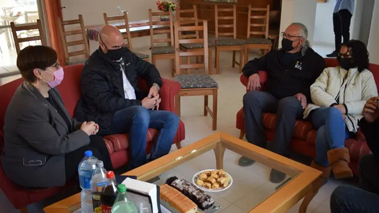 Амир Охана в доме Арье Шиффа