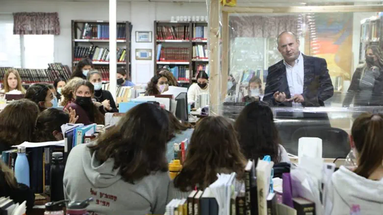 נפתלי בנט במדרשת 'נשמת'