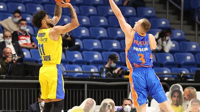 טיילר דורסי מול ולנסיה