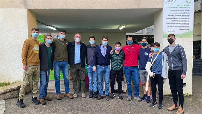אורבך וגליקמן עם בני הנוער