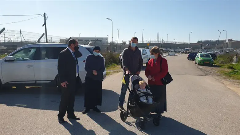 Shnerb family at entrance to court