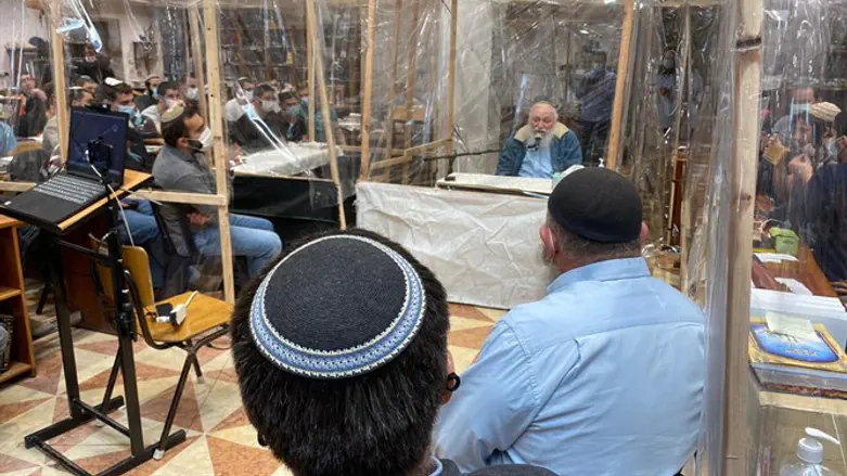Раввин Хаим Дрeкман в ешиве "Шавей Хеврон"