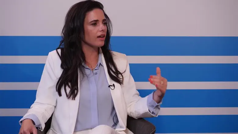 Айеле Шакед на политической конференции