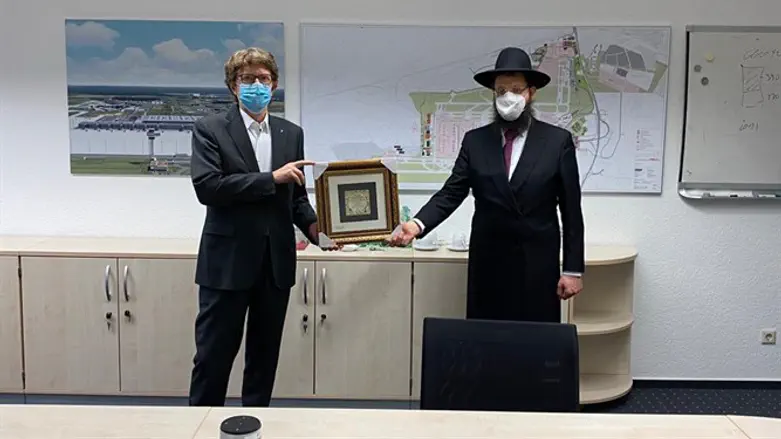 הרב טייכטל עם ראש רשות שדות התעופה בברלין