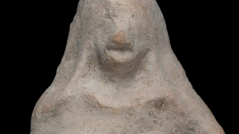 The pottery figurine