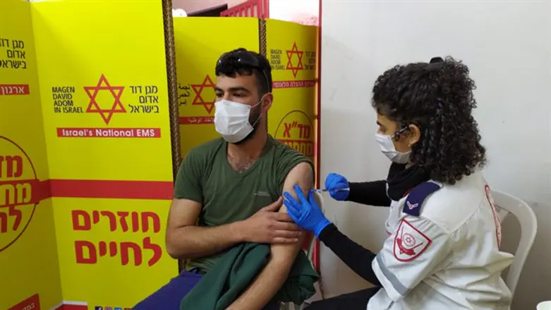 PA worker vaccinated at Barkan industrial zone
