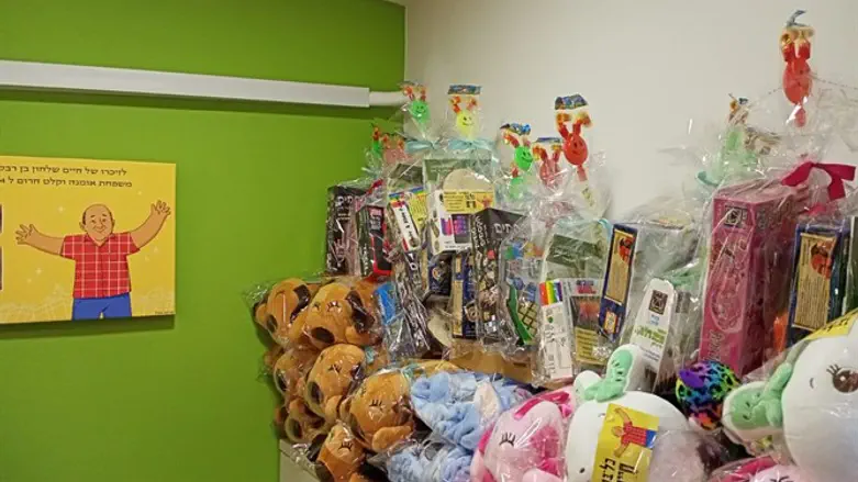 אתי קורוניו נאבקת למען ילדי אומנה