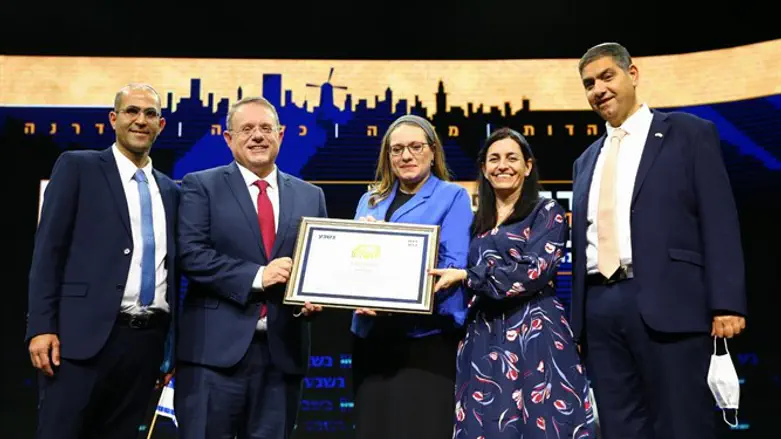 סיון רהב מאיר מקבלת את הפרס