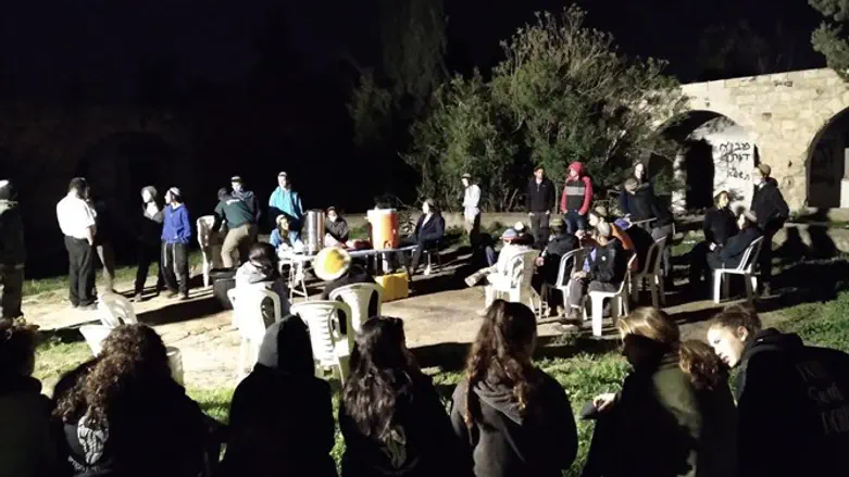 Активисты на месте эвакуированного поселения Са-Нур