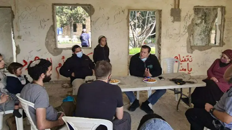 יוסי דגן עם המתיישבים בשאנור