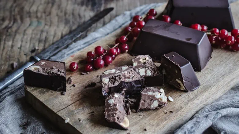 ממתק שוקולד נוגט